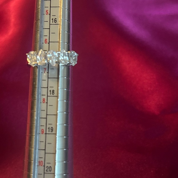 Women’s Silver Ring Size 6 1/2.  Synthetic Diamonds - Picture 3 of 3